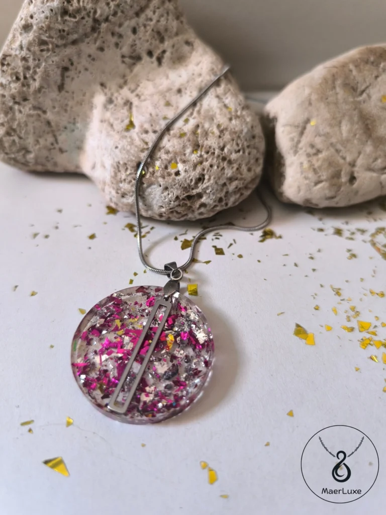 Ogrlica s okruglim privjeskom – ružičasta srebrna