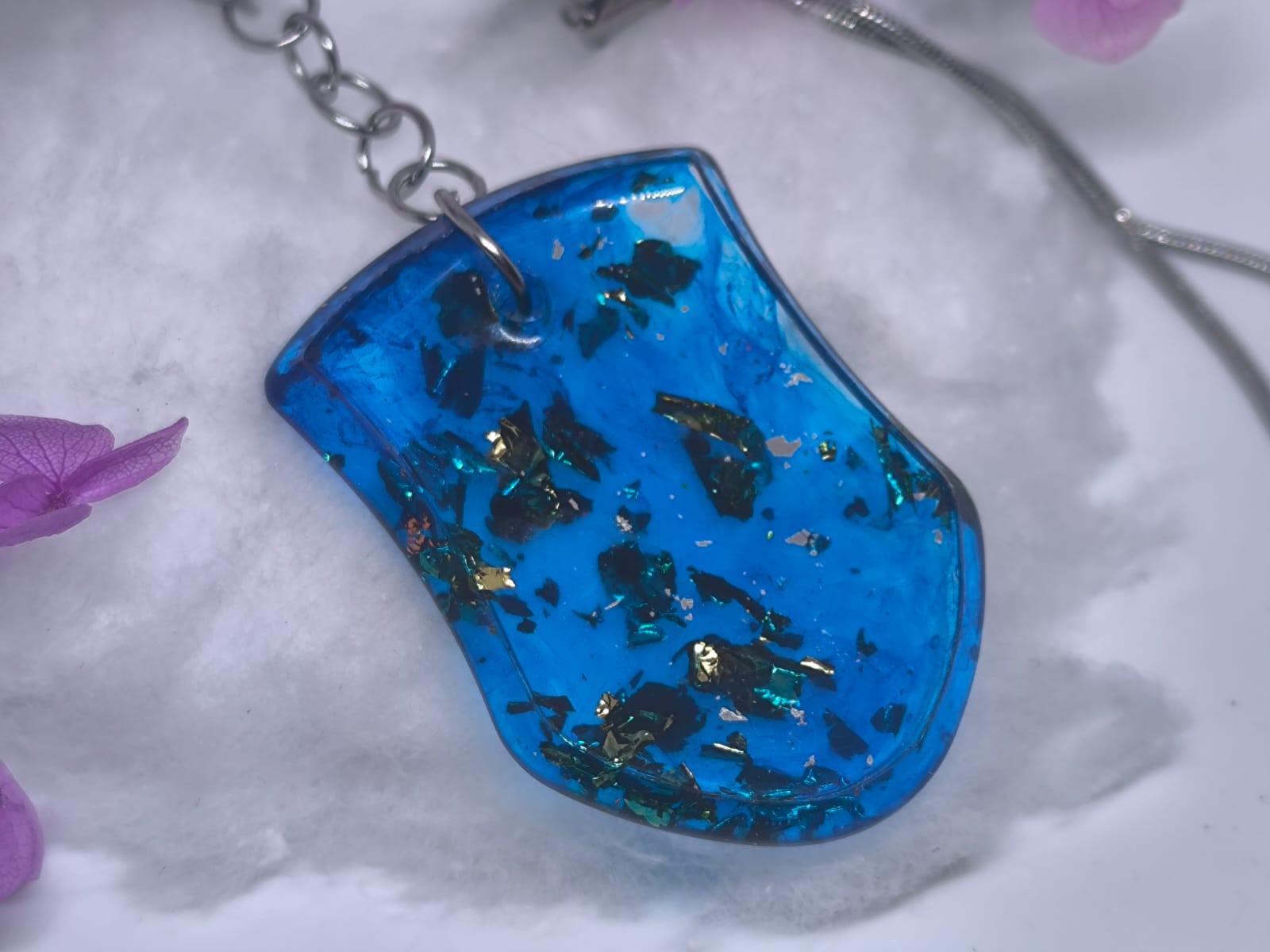 Ogrlica s plavim privjeskom od epoksi smole - Slika 2
