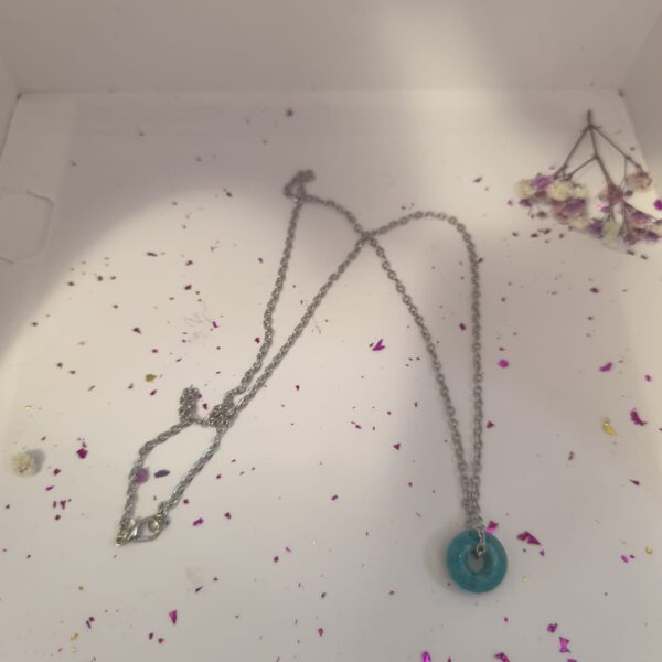 Ogrlica s  zelenom perlom od epoksi smole