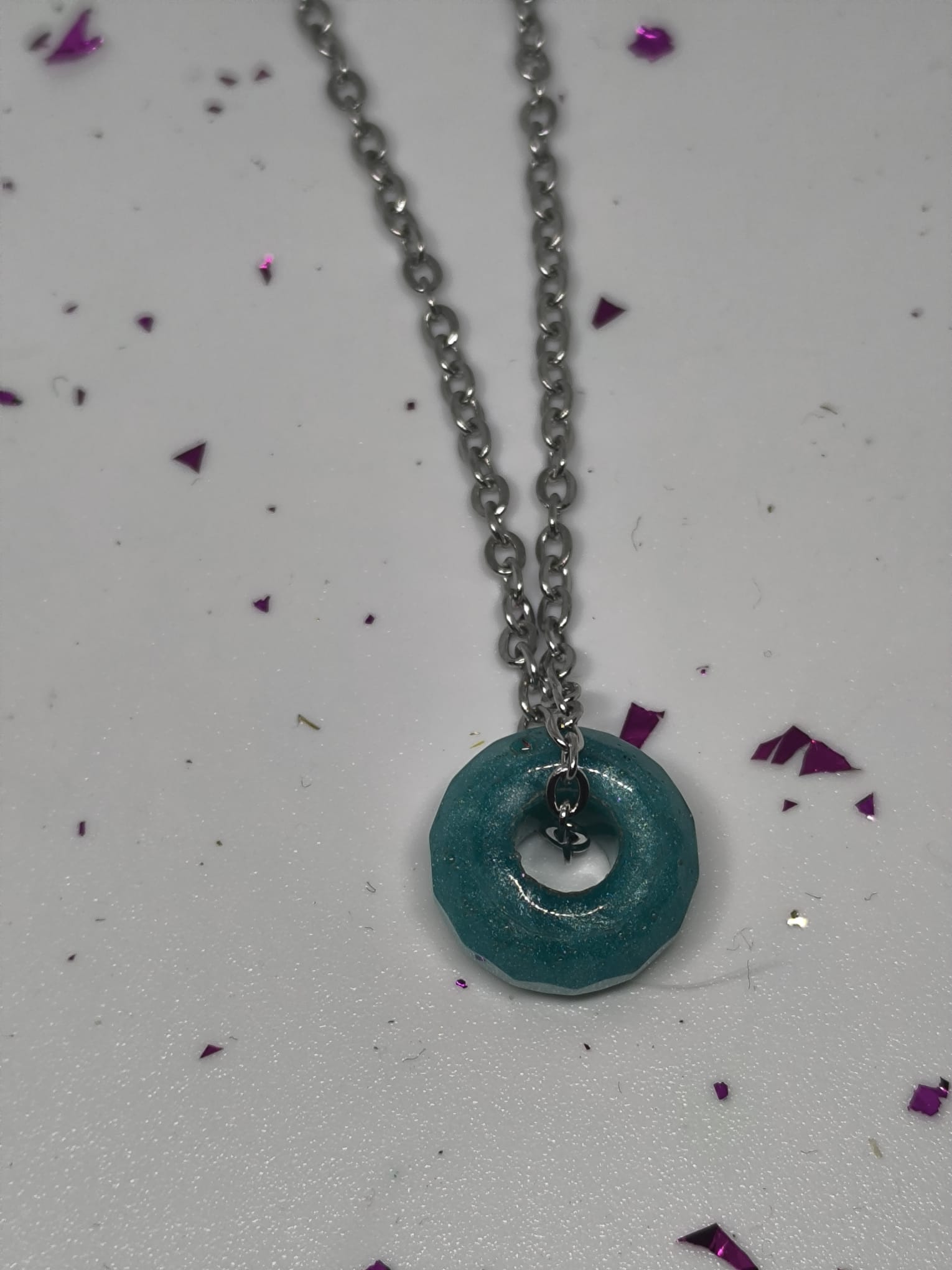 Ogrlica s zelenom perlom od epoksi smole - Slika 2