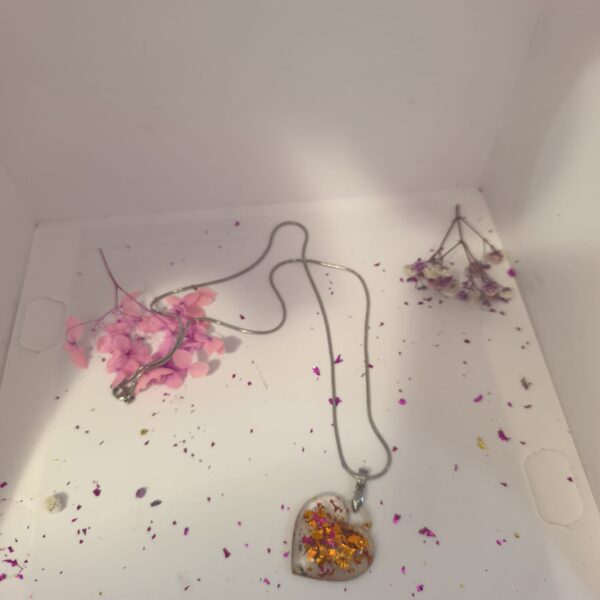 Ogrlica s privjeskom u obliku srca – brončano-ružičasta