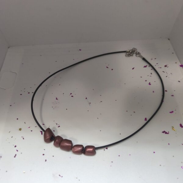 Ogrlica s perlama - smeđa