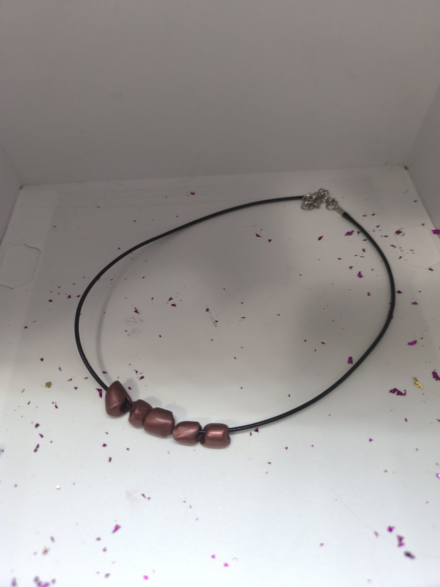 Ogrlica s perlama - smeđa