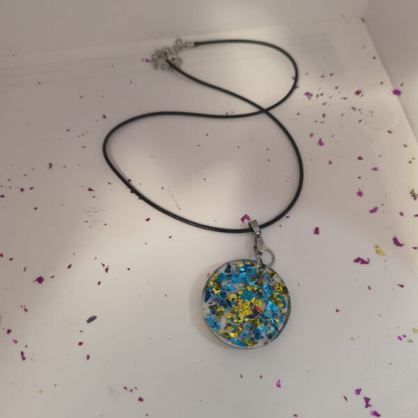 Ogrlica s privjeskom - plavo-zlatno