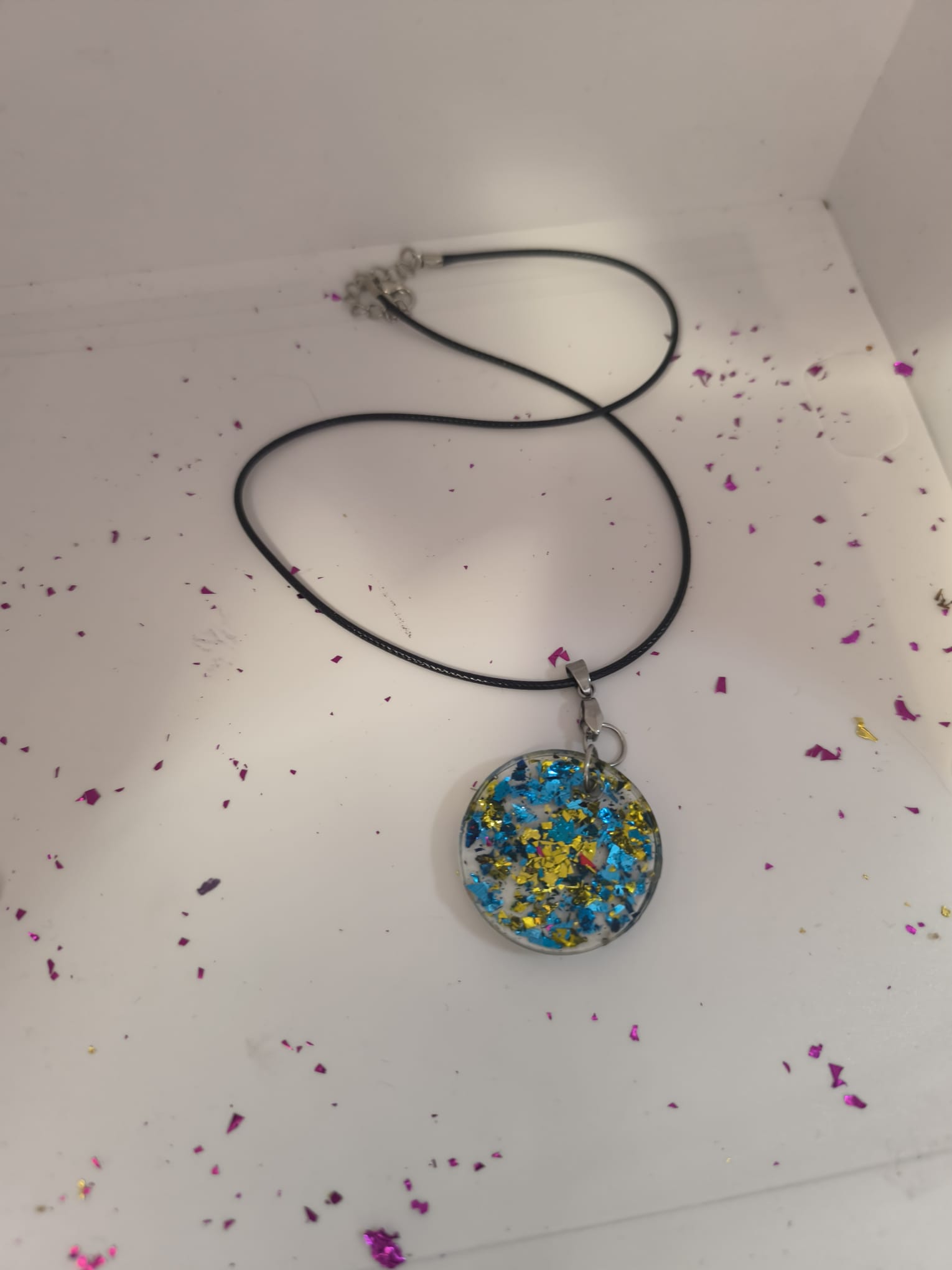 Ogrlica s privjeskom - plavo-zlatno