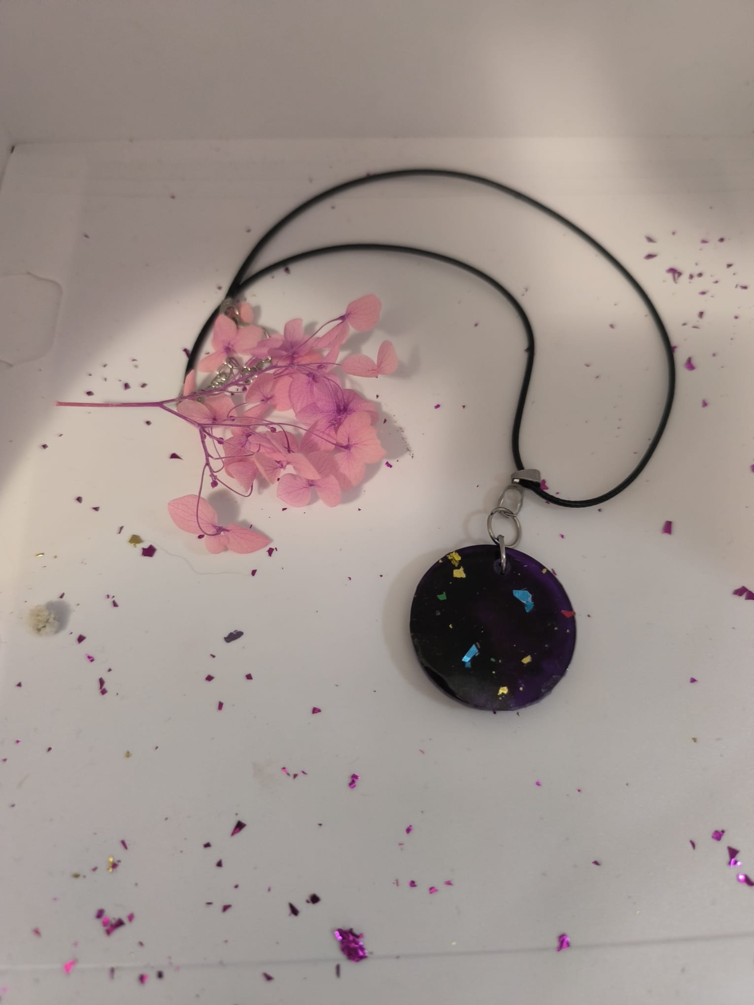 Ogrlica s privjeskom - višebojna